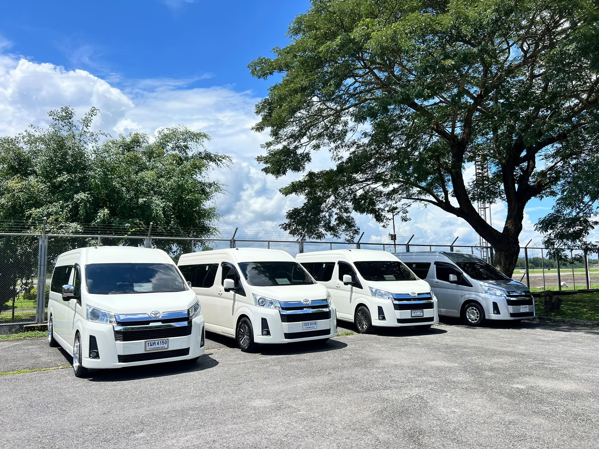 ดาวรรณ รถตู้เช่าน่าน บริการรถตู้ VIP พร้อมคนขับชำนาญเส้นทาง รถใหม่ สะอาด นั่งสบาย พาเที่ยวน่านและทั่วไทย ราคาเริ่มต้น 2,000 บาท/วัน